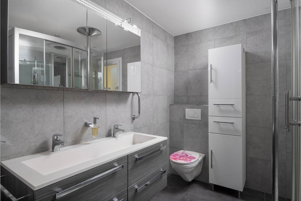 Gartenwohnung - Kauf - Dintikon, Aargau - 018 - Föhrenweg 11, 5606 Dintikon (Daniel Blake Fotografie).jpg - Badezimmer - 111241001-35