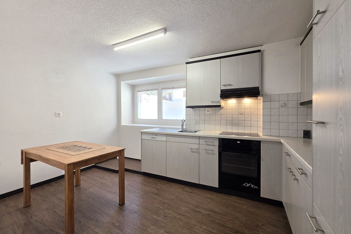 Wohnung - Kauf - Leuk, Wallis - 3.5 Zi-Wohnung in Leuk-Stadt_Küche 1.jpg - Küche - 119101007-741