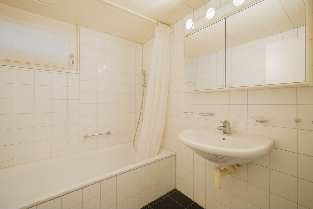 Einfamilienhaus - Kauf - Gipf-Oberfrick, Aargau - gipf-oberfrick-steinenweg 7-bad.jpg - 110091005-1526