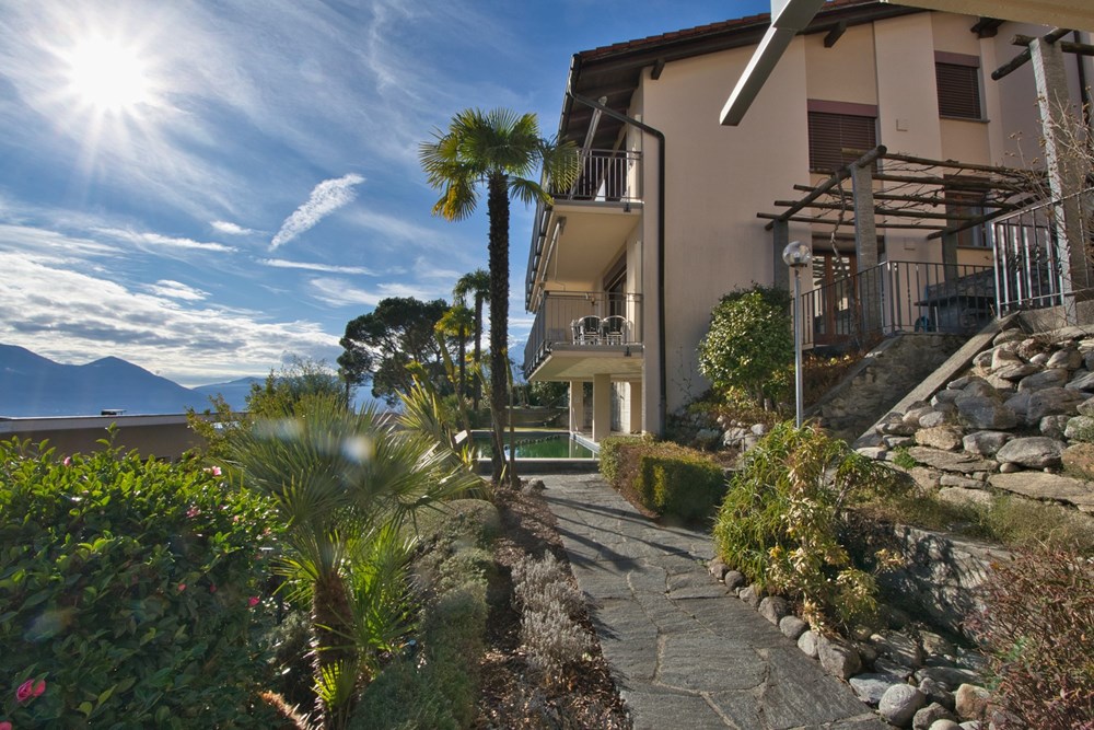 Ferienwohnung - Kauf - Orselina, Tessin - Poolansicht2.jpg - 111181001-23