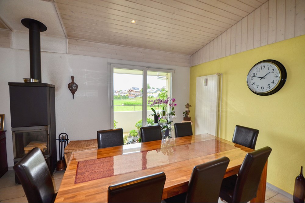 Einfamilienhaus - Kauf - Buttisholz, Luzern - OG Essbereich mit Cheminée.jpg - 111181001-19