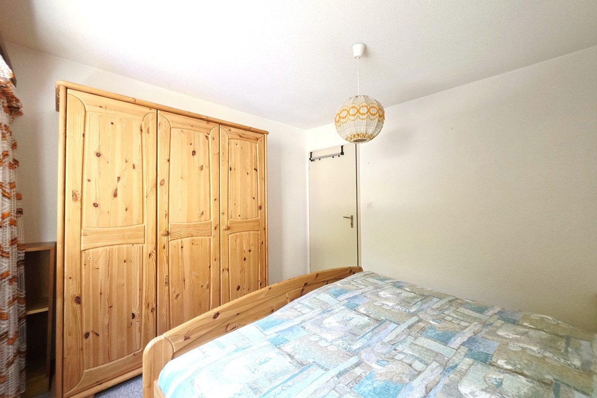 Wohnung - Kauf - Leukerbad, Wallis - 3.5 Zi-Wohnung in Leukerbad-Schlafzimmer 1a.jpg - Schlafzimmer - 119101007-745