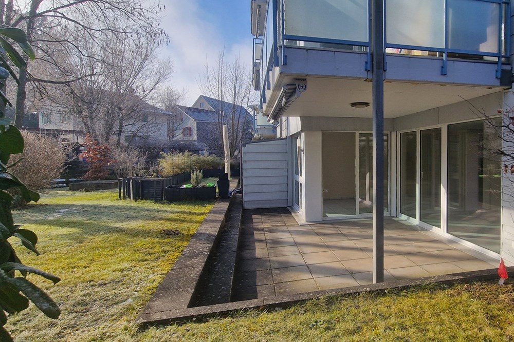 Andere - Kauf - Uster, Zürich - F_Gedeckter Sitzplatz und Garten_3.5 Zi EG-ETW_Seestr. 23_Uster 8610.jpg - 119841002-95