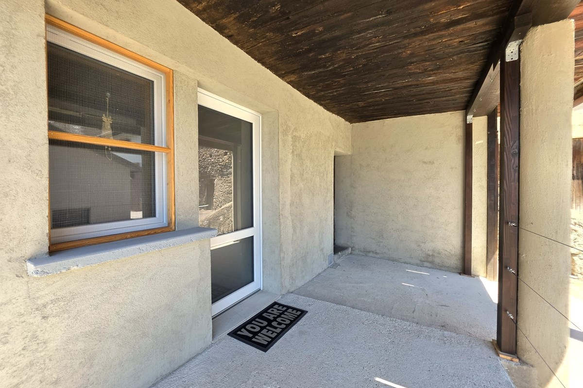 Wohnung - Kauf - Leuk, Wallis - 3.5 Zi-Wohnung in Leuk-Stadt_Sitzplatz EG a.jpg - Sitzplatz - 119101007-741