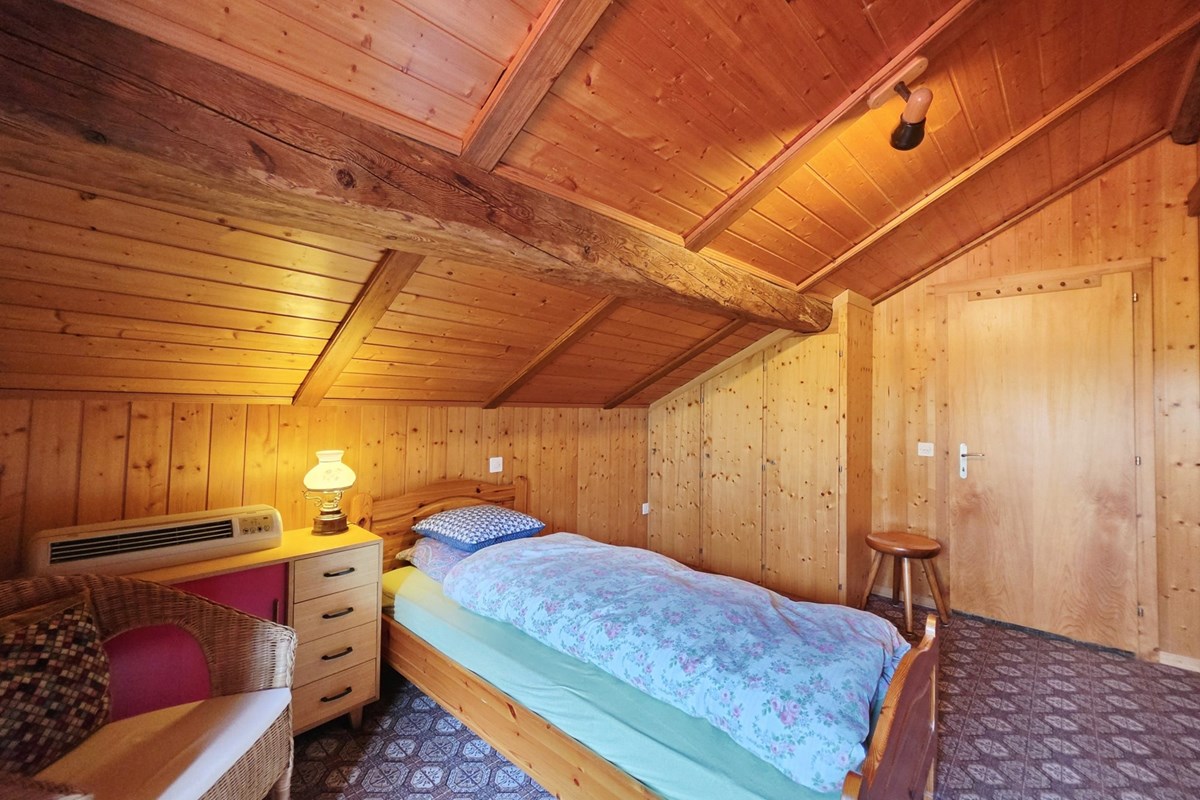 Einfamilienhaus - Kauf - Leuk Stadt, Wallis - EFH Leuk-Stadt_Zimmer 2a.jpg - Schlafzimmer - 119101007-743