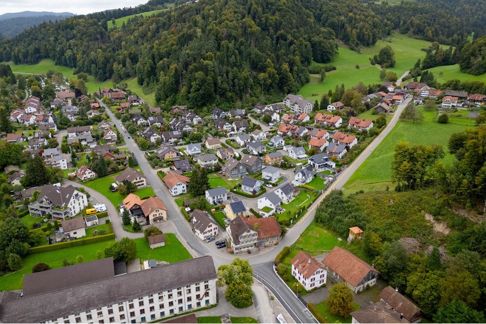 Haus mit Gewerbeanteil - Kauf - Saland, Zürich - 047 - Blitterswilerstrasse 1, 8493 Bauma  (Daniel Blake Fotografie).jpg - 110460007-1297