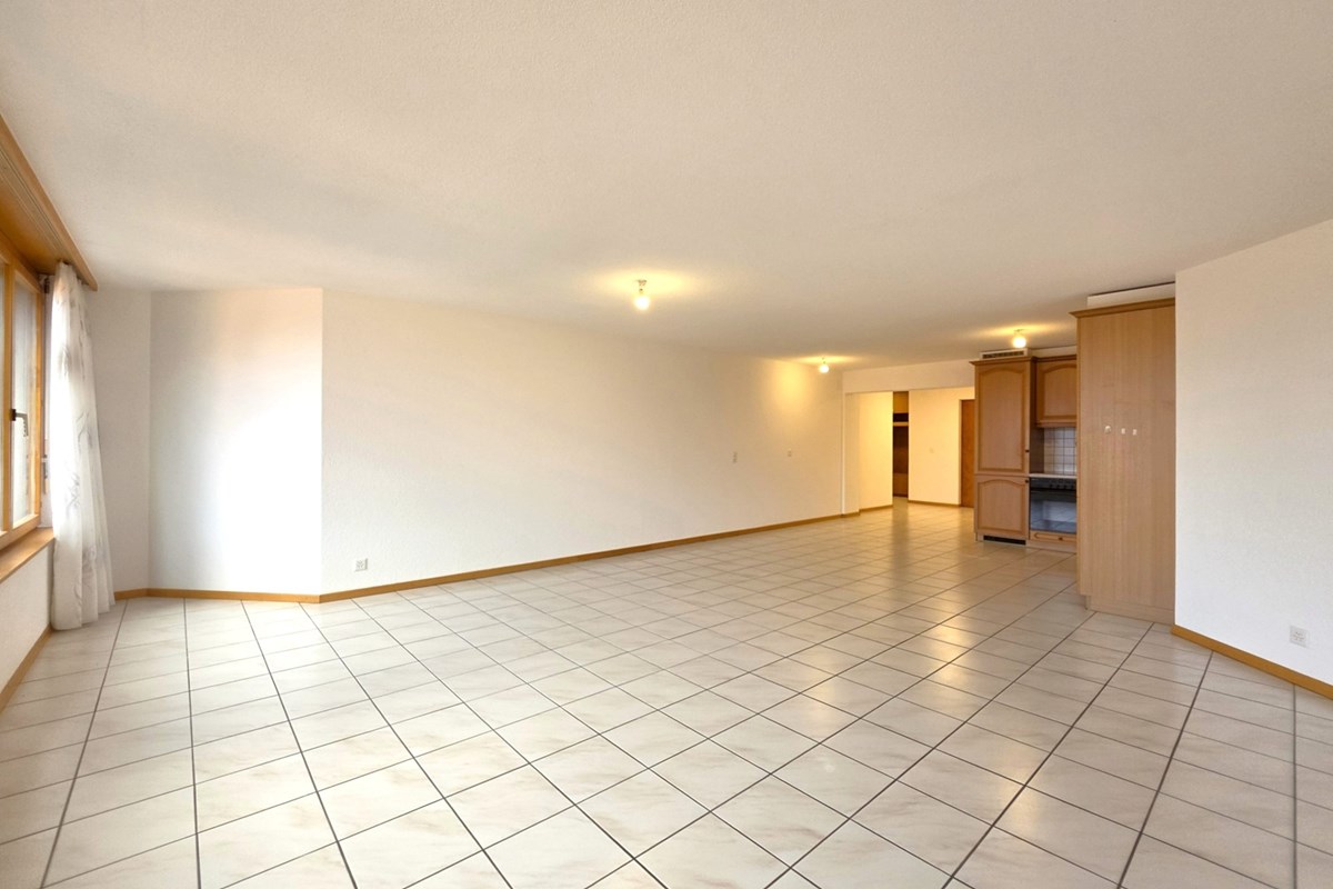 Wohnung - Kauf - Guttet-Feschel, Wallis - 2.5 Zimmerwohnung in Guttet_Wohn-Ess & Kochbereich.jpg - Wohn-/Esszimmer - 119101007-744