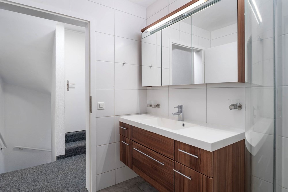 Reihenhaus - Kauf - Remetschwil, Aargau - 017 - Hüslerstrasse 14, 5453 Remetschwil (Daniel Blake Fotografie).jpg - Badezimmer - 111241001-32