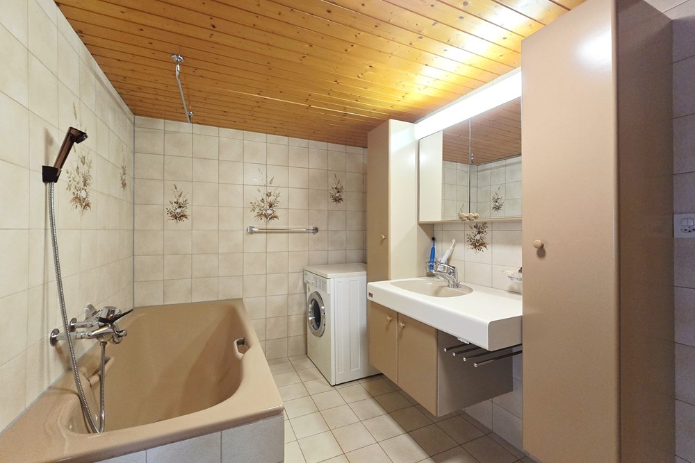 Wohnung - Kauf - Varen, Wallis - 4.5 Zi-Wohnung in Varen_Badezimmer.jpg - 119101007-731