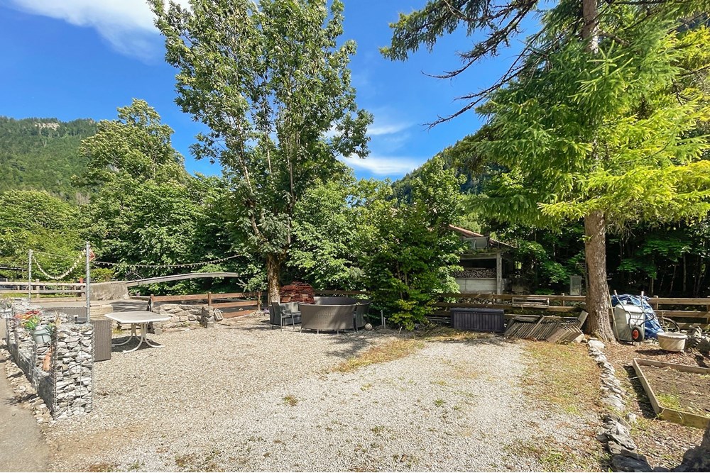 Résidentiel - Ferme - Charmey (Gruyère), Freiburg - CH - Place devant maison.jpg - 119791003-374