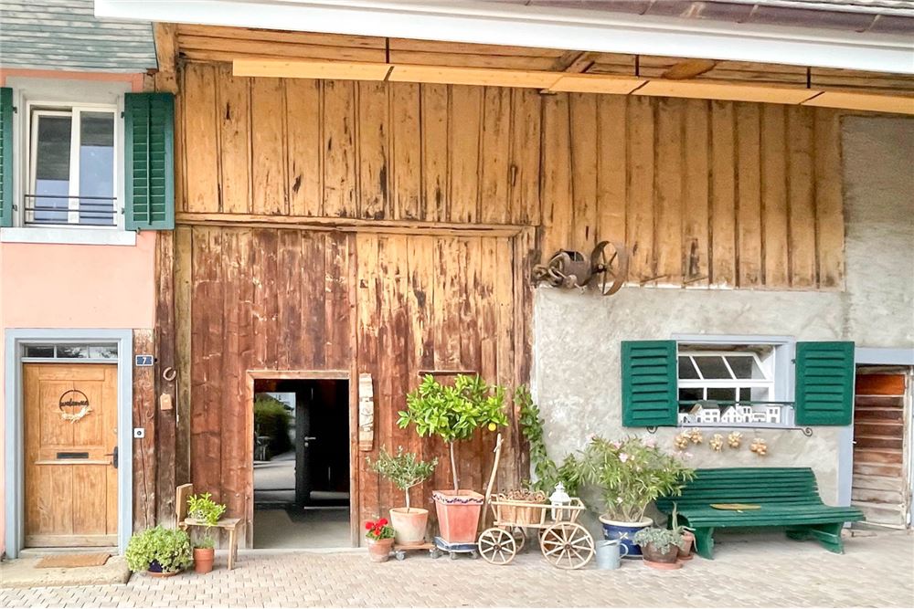 Residential Apartment with roof Zuzgen, Aargau CH 110021032156