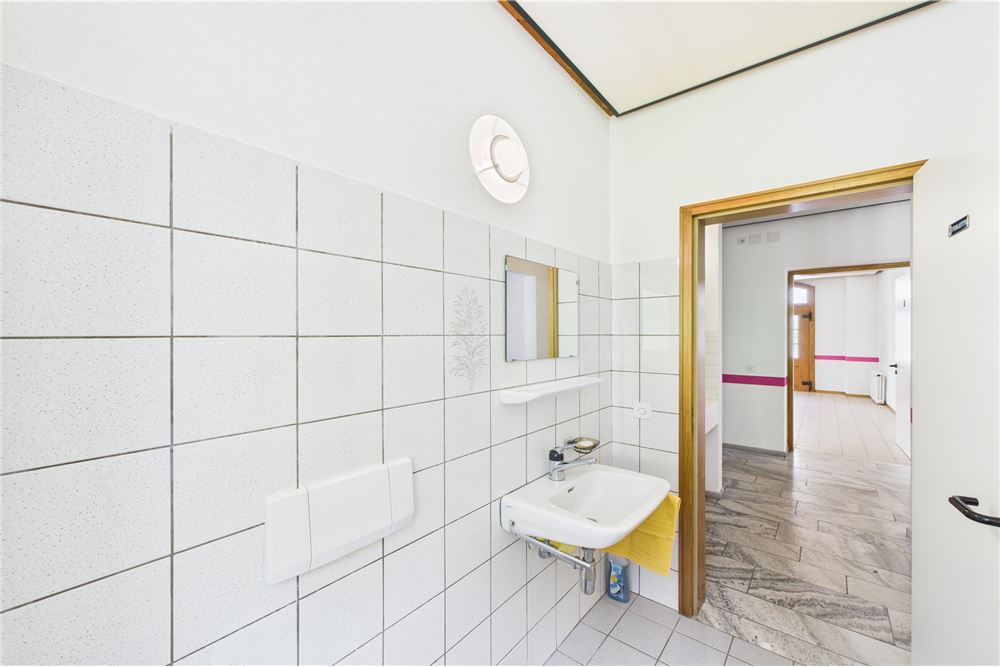 Comercial - Edificio - Quinto, Tessin - CH - 26 - 119001001-2893