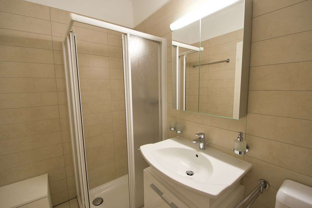 Ferienwohnung - Kauf - Orselina, Tessin - Bad.jpg - 111181001-23