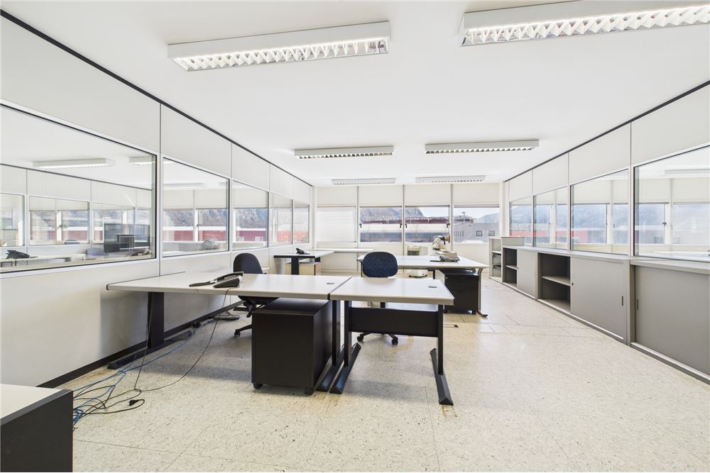 บ้านที่กั้นเป็นสองส่วน - อุตสาหกรรม - Biasca, Tessin - CH - 17 - 119001001-2933