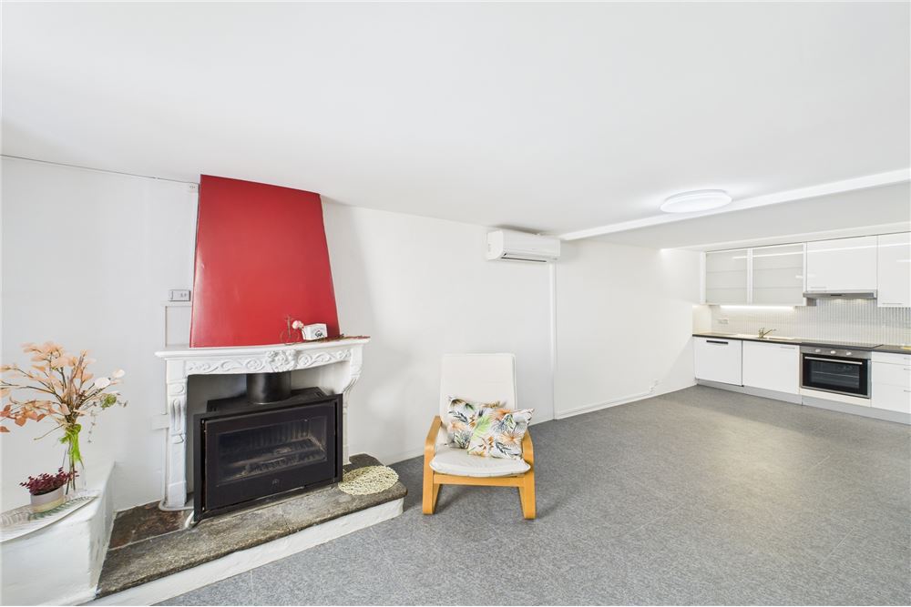 Einfamilienhaus - Kauf - Arogno, Tessin - Salotto con camino / Wohnzimmer mit Kamin - 119001086-37