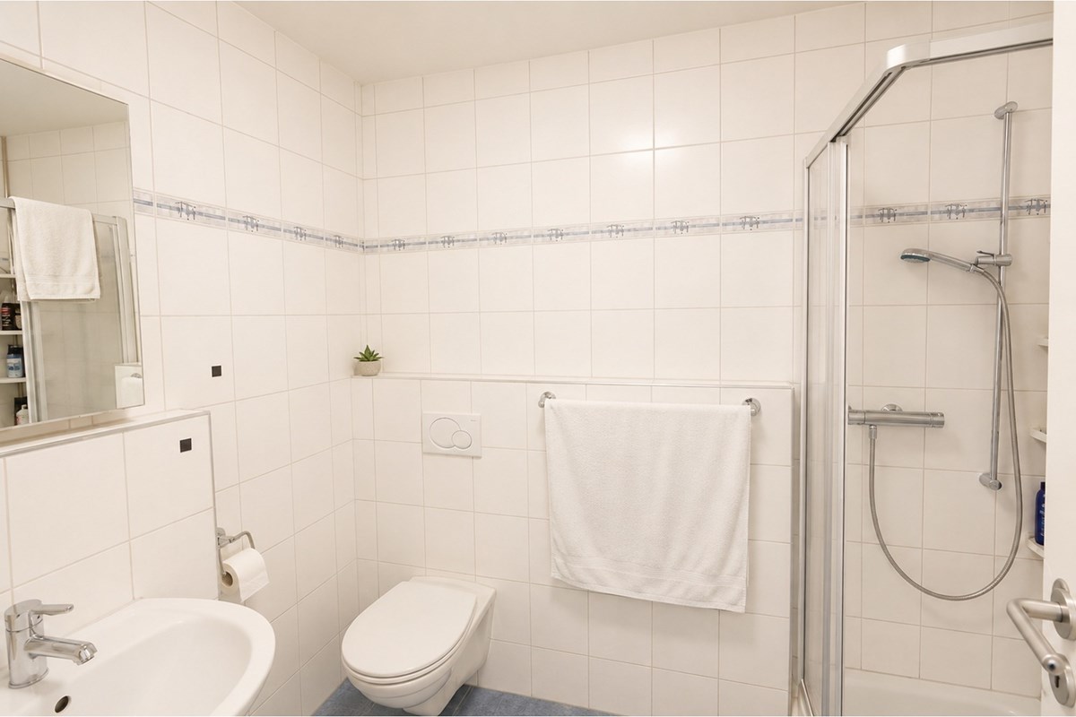 Wohnung - Kauf - Reinach AG, Aargau - Badezimmer 2.jpg - Badezimmer - 111301001-6