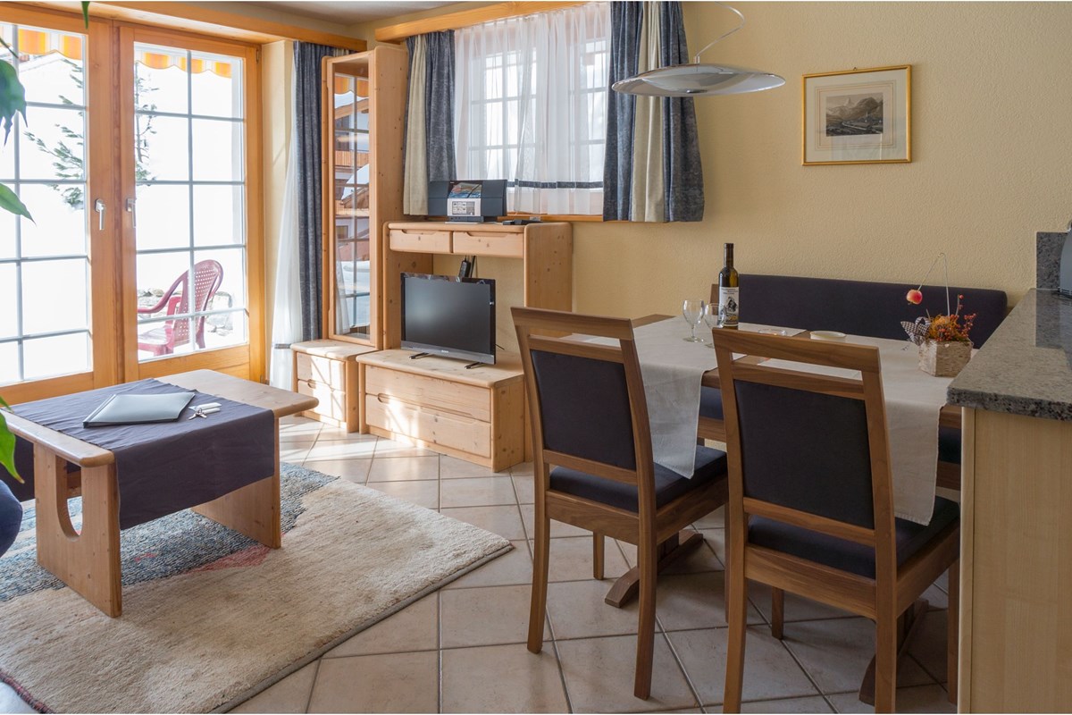 Wohnung - Vermietung - Zermatt, Wallis - 2148104-Essen_Wohnen_3.jpg - 117400002-370