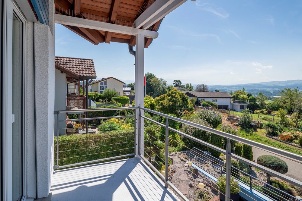 Doppelhaushälfte - Kauf - Oberlunkhofen, Aargau - 014 - Lindenweg 8, 8917 Oberlunkhofen (Daniel Blake Fotografie).jpg - Balkon - 111281001-46