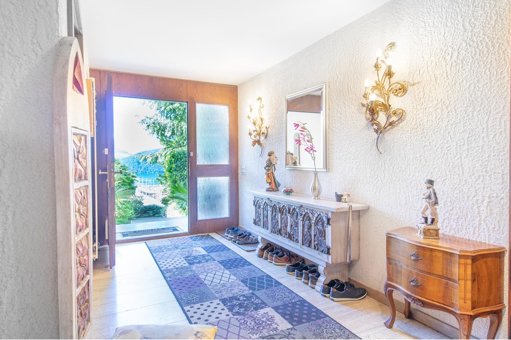 Villa - Kauf - Vitznau, Luzern - 253A6485.jpg - Eingangshalle - 119871001-102