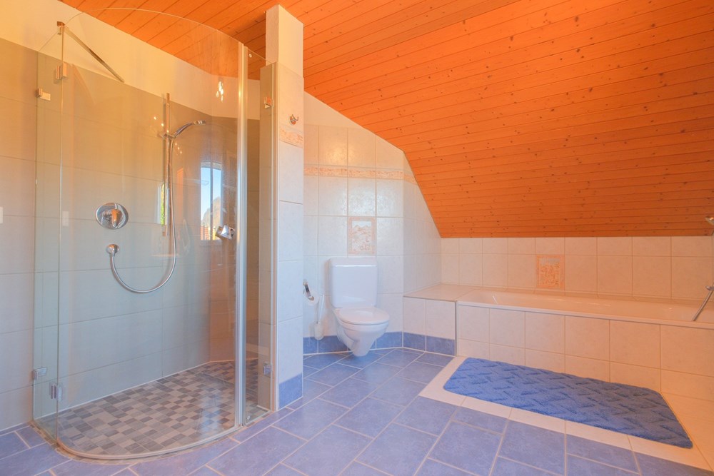 Einfamilienhaus - Kauf - Oberhofen, Aargau - Einfamilienhaus_Roosmattstrasse 168_Oberhofen_zuverkaufen_remaxbrugg (24).jpg - 115360003-548