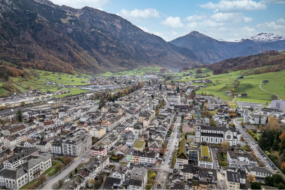 Residential House with Commercial Space Glarus, Glarus CH