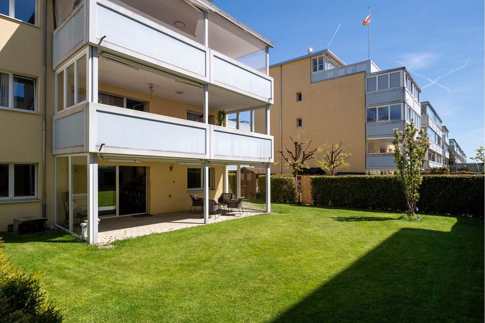 Gartenwohnung - Kauf - Dintikon, Aargau - 003 - Föhrenweg 11, 5606 Dintikon (Daniel Blake Fotografie).jpg - Sitzplatz - 111241001-35