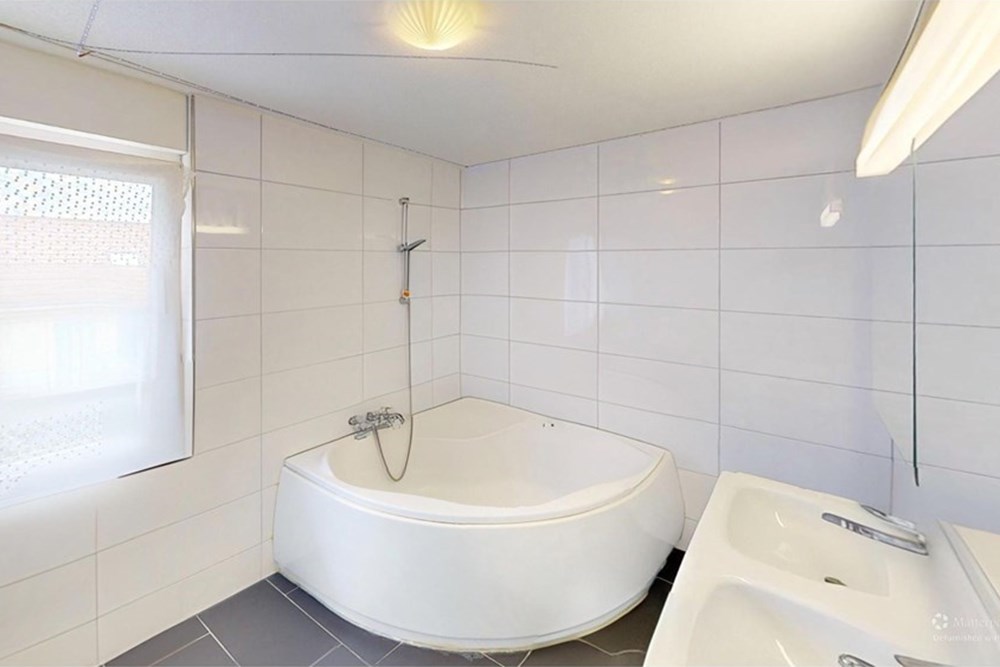 Doppelhaushälfte - Kauf - Menziken, Aargau - Doppelhaushalfte-Bathroom-Defurnished 1.jpg - Badezimmer - 111181004-16
