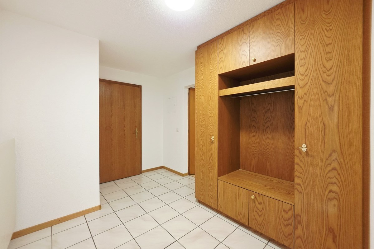 Wohnung - Kauf - Guttet-Feschel, Wallis - 2.5 Zimmerwohnung in Guttet_Eingang-Garderobe.jpg - Eingangsbereich - 119101007-744