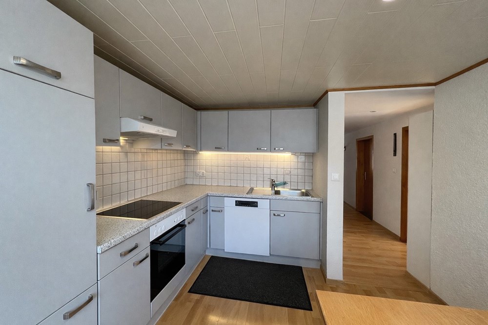 Einfamilienhaus - Kauf - Hofstetten bei Brienz, Bern - Küche OG KI.jpeg - 111211001-117