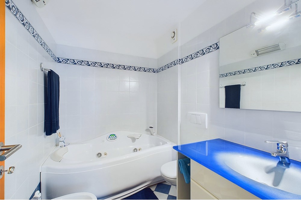 Wohnung - Haus - Lugano, Tessin - CH - CAM02262G0-PR0309-STILL031.jpg - 119001050-301