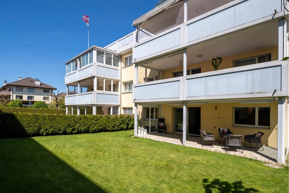 Gartenwohnung - Kauf - Dintikon, Aargau - 004 - Föhrenweg 11, 5606 Dintikon (Daniel Blake Fotografie).jpg - Sitzplatz - 111241001-35