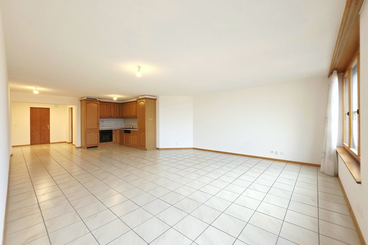 Wohnung - Kauf - Guttet-Feschel, Wallis - 2.5 Zimmerwohnung in Guttet_Küche-Wohnen-Essen.jpg - Wohn-/Esszimmer - 119101007-744
