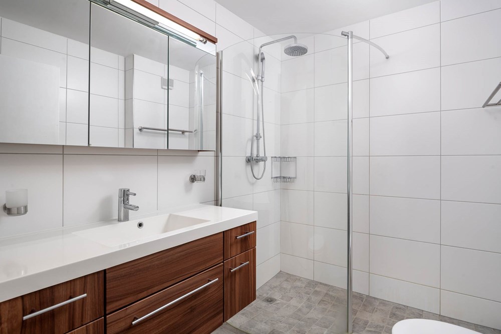 Reihenhaus - Kauf - Remetschwil, Aargau - 013 - Hüslerstrasse 14, 5453 Remetschwil (Daniel Blake Fotografie).jpg - Badezimmer - 111241001-32