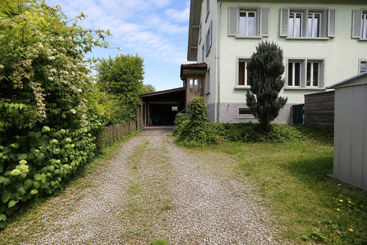 Einfamilienhaus - Kauf - Menziken, Aargau - einfamilienhaus-menziken-Einfahrt.jpg - 111301001-5