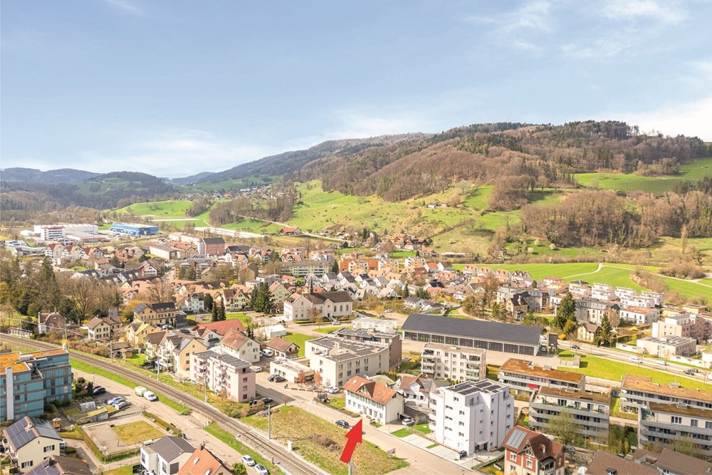 Mehrfamilienhaus - Kauf - Pfungen, Zürich - Luftbild 2 Pfeil.jpg - 110161064-86