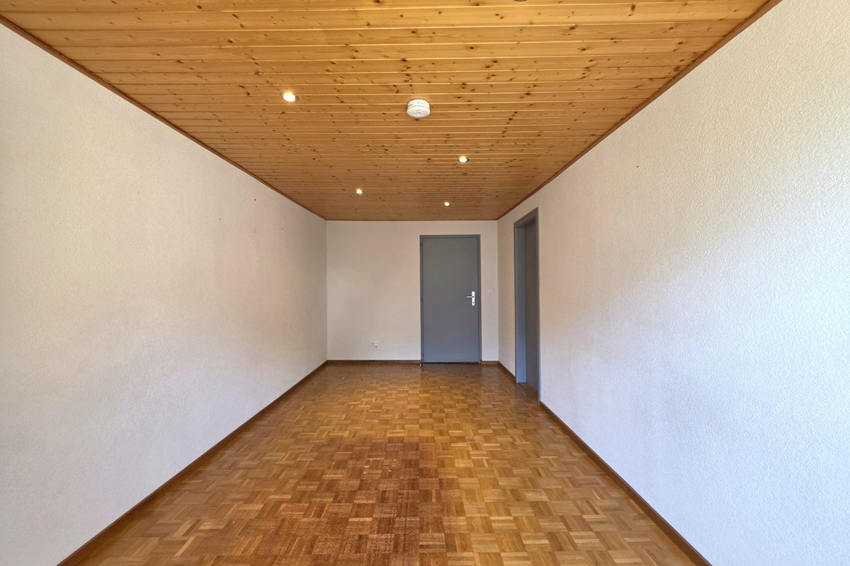Wohnung - Kauf - Leuk, Wallis - 3.5 Zi-Wohnung in Leuk-Stadt_Wohnzimmer 1.jpg - Wohnzimmer - 119101007-741