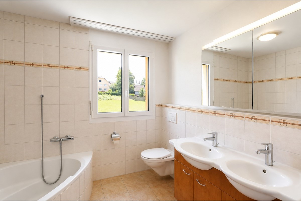 Wohnung - Kauf - Reinach AG, Aargau - Badezimmer.jpg - Badezimmer - 111301001-6