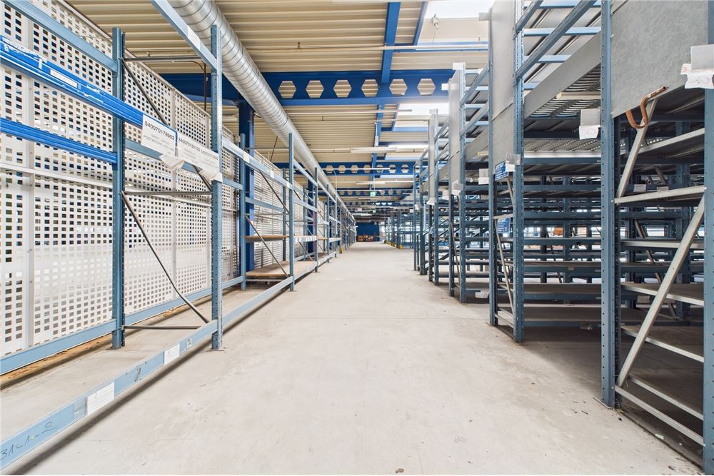 บ้านที่กั้นเป็นสองส่วน - อุตสาหกรรม - Biasca, Tessin - CH - 38 - 119001001-2933