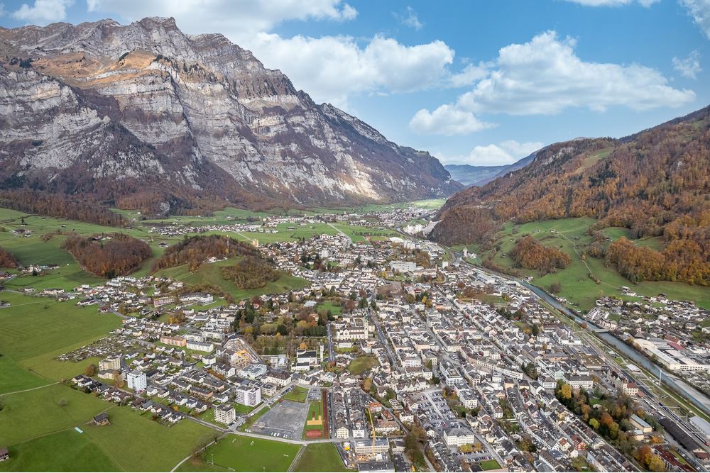 Residential House with Commercial Space Glarus, Glarus CH
