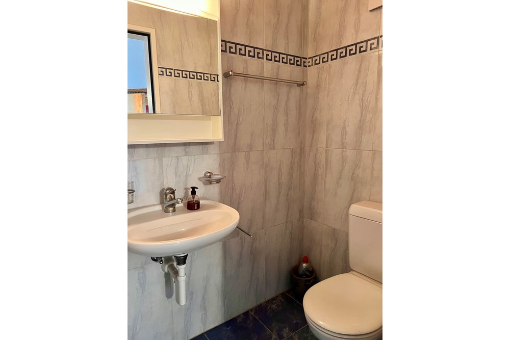 Wohnung - Kauf - Interlaken, Bern - WC.jpg - 117671005-578