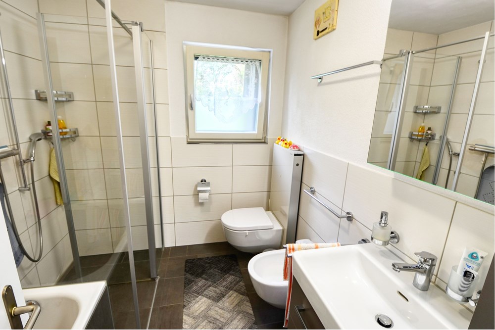 Einfamilienhaus - Kauf - Buttisholz, Luzern - DG Badezimmer.jpg - 111181001-19