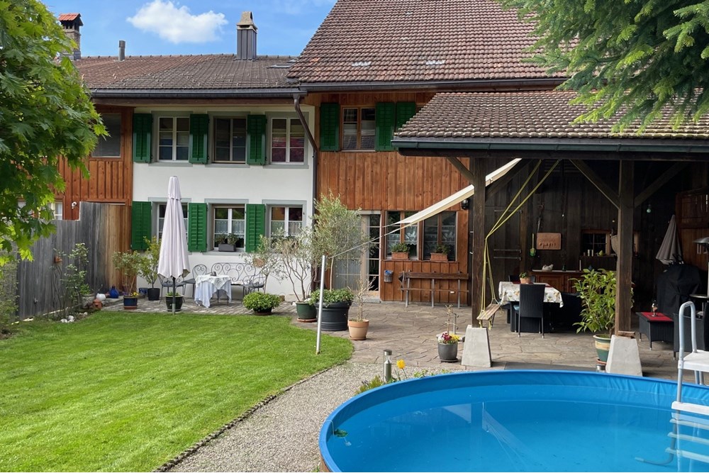 Eck-Haus - Kauf - Saland, Zürich - Haus aussen gut nah.jpg - 110460007-1311