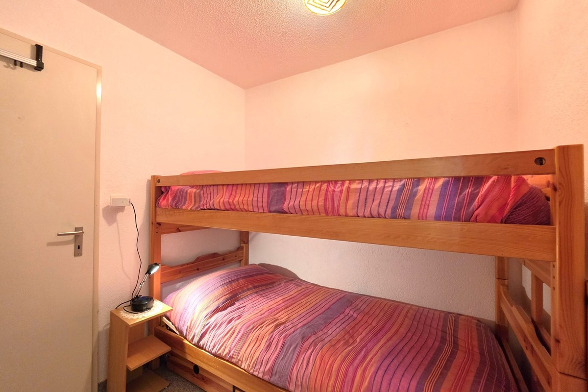 Wohnung - Kauf - Leukerbad, Wallis - 3.5 Zi-Wohnung in Leukerbad-Schlafzimmer 2b.jpg - Schlafzimmer - 119101007-745