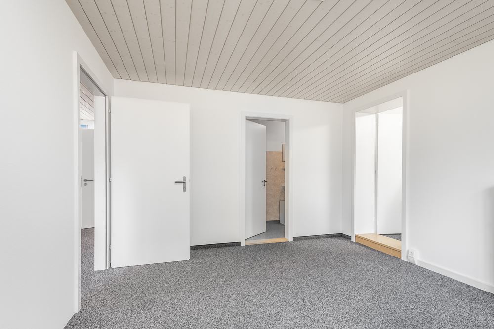 Residential House with Commercial Space Glarus, Glarus CH