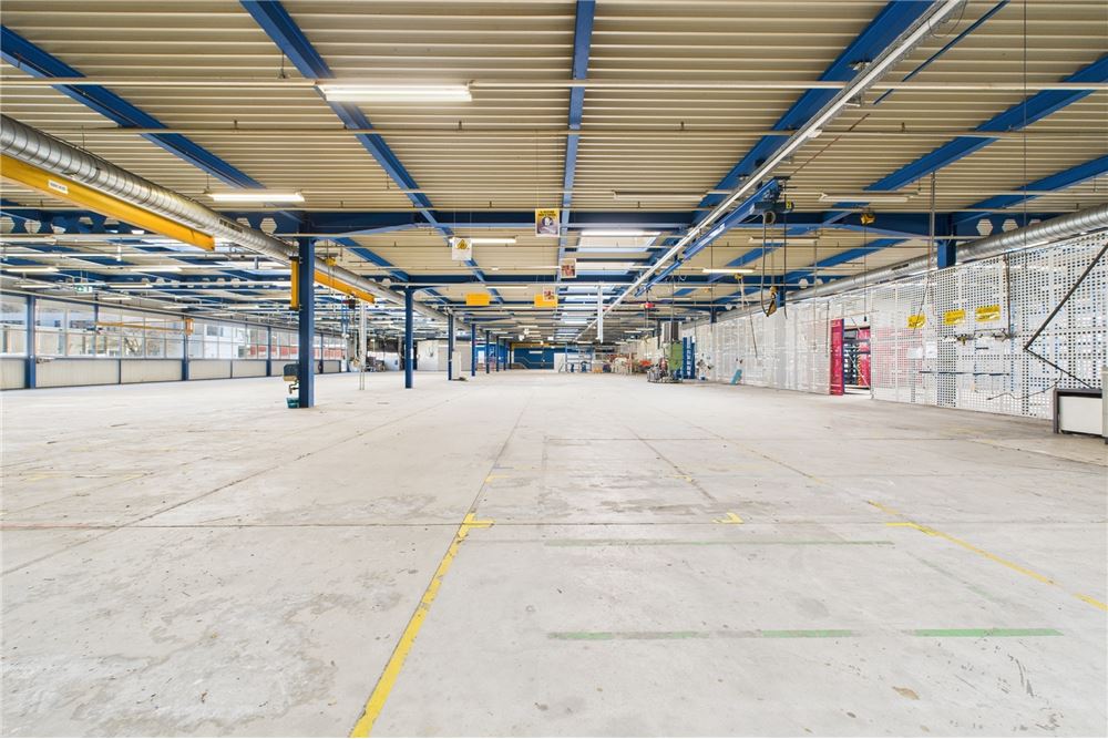 บ้านที่กั้นเป็นสองส่วน - อุตสาหกรรม - Biasca, Tessin - CH - 32 - 119001001-2933