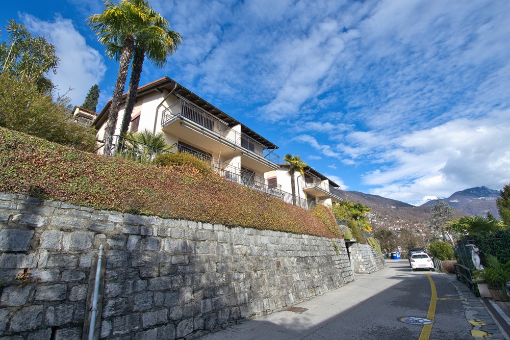 Ferienwohnung - Kauf - Orselina, Tessin - Strassenansicht.jpg - 111181001-23