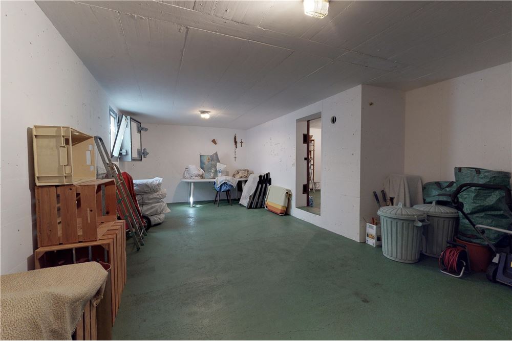 1 room separated by sliding doors from the living area with 2 single beds Desktop with Apple Computer and printer (may be used) Bathroom with bath Attico Nibbio - Apartments for Rent in Minusio - Airbnb