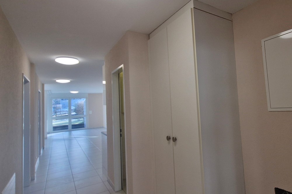 Andere - Kauf - Uster, Zürich - F_Entrée Richtung Wohnzimmer_3.5 Zi EG-ETW_Seestr. 23_Uster 8610.jpg - 119841002-95
