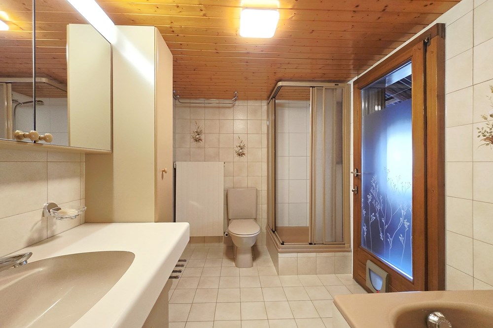 Wohnung - Kauf - Varen, Wallis - 4.5 Zi-Wohnung in Varen_Badezimmer a.jpg - 119101007-731