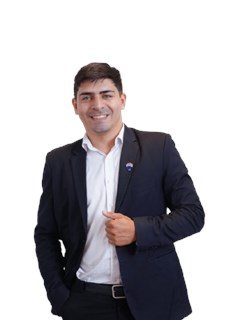 Associate in Training - César Recalde - RE/MAX CENTRAL